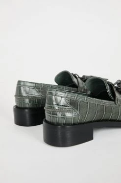 INTENTIONALLY BLANK Neighbor Loafers 12 INTENTIONALLY BLANK Neighbor Loafers