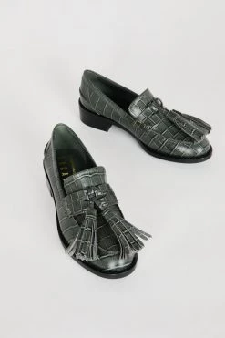 INTENTIONALLY BLANK Neighbor Loafers 10 INTENTIONALLY BLANK Neighbor Loafers