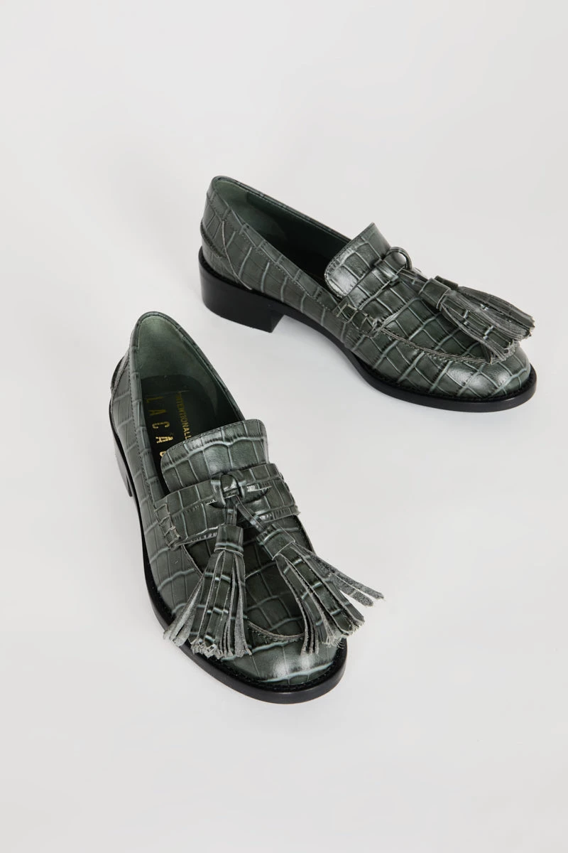 INTENTIONALLY BLANK Neighbor Loafers 4 INTENTIONALLY BLANK Neighbor Loafers