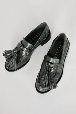 INTENTIONALLY BLANK Neighbor Loafers 11 INTENTIONALLY BLANK Neighbor Loafers